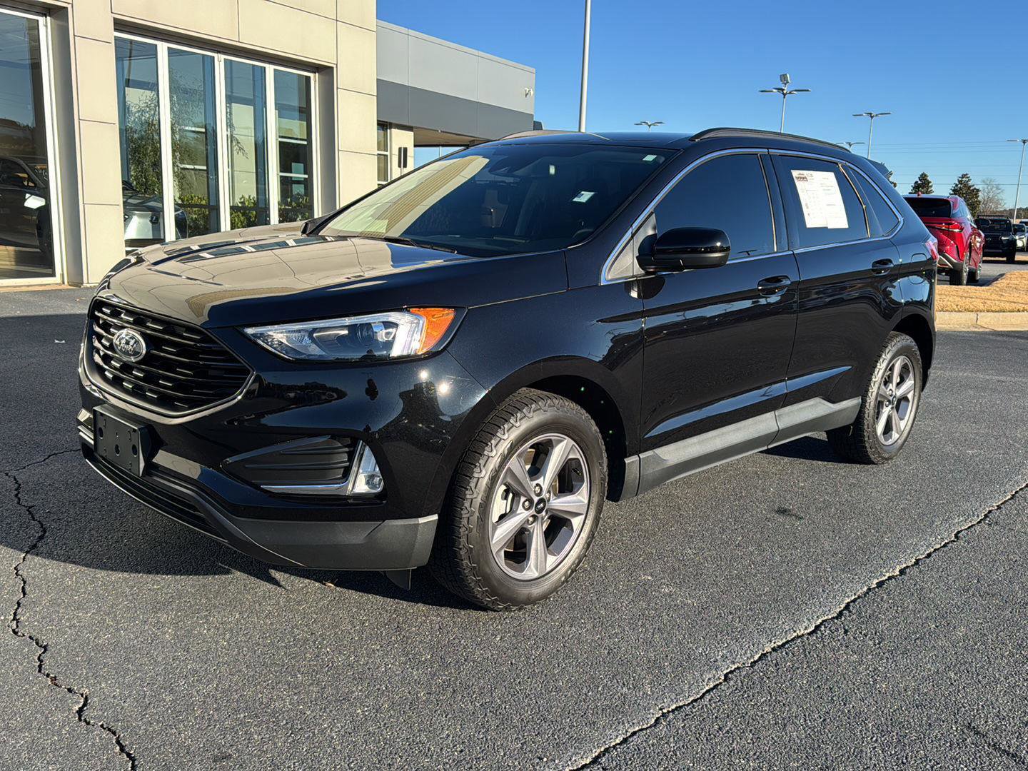 Used 2022 Ford Edge SEL w/ Sport Appearance Package image 2