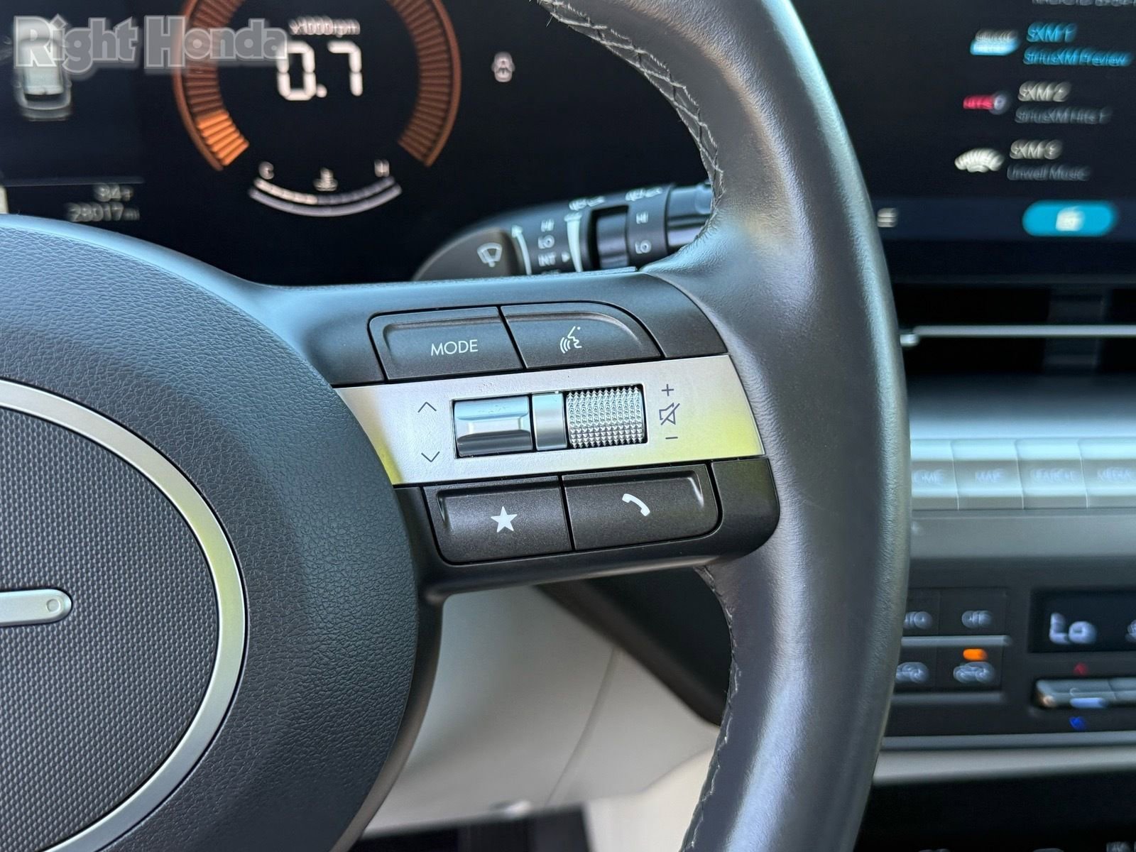 Used 2025 Hyundai Kona SEL image 18