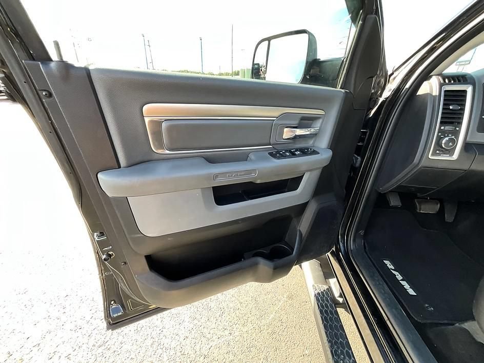 Used 2017 RAM 2500 SLT w/ Black Appearance Group AWD/4WD image 13