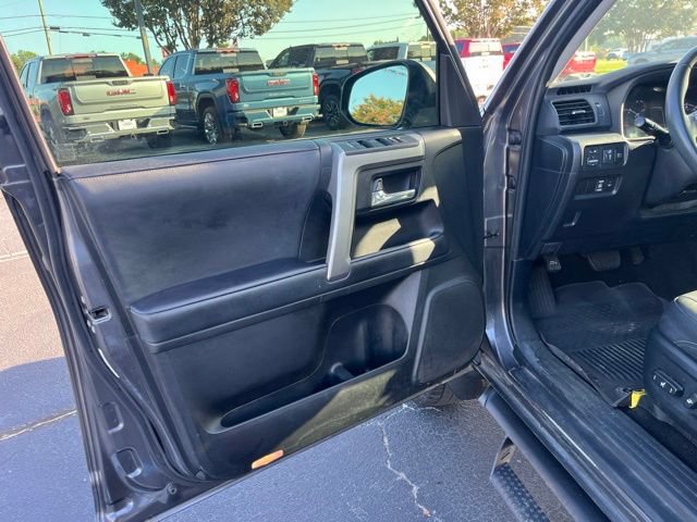 Used 2022 Toyota 4Runner SR5 Premium w/ Moonroof Package RWD image 5