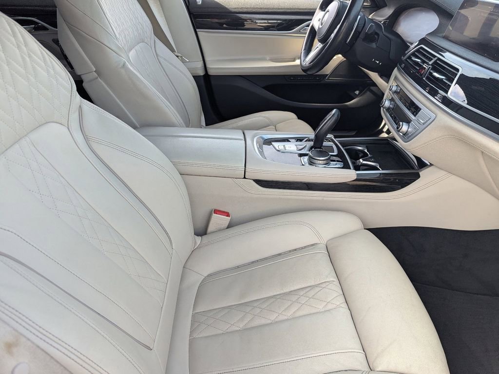 Used 2021 BMW 740i w/ M Sport Package RWD image 12