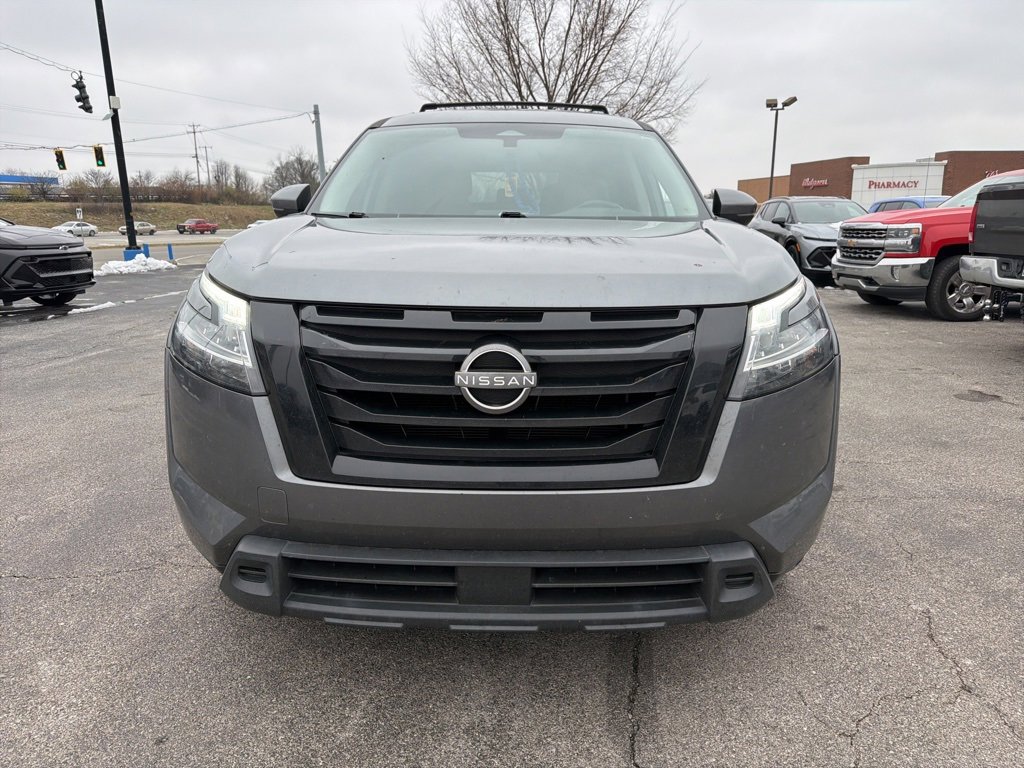 Used 2022 Nissan Pathfinder SV w/ SV Black Package image 2