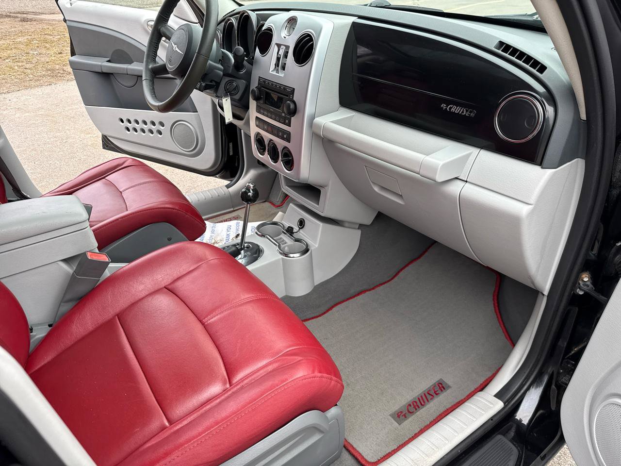 Used 2010 Chrysler PT Cruiser w/ PT Cruiser Couture Edition FWD image 21
