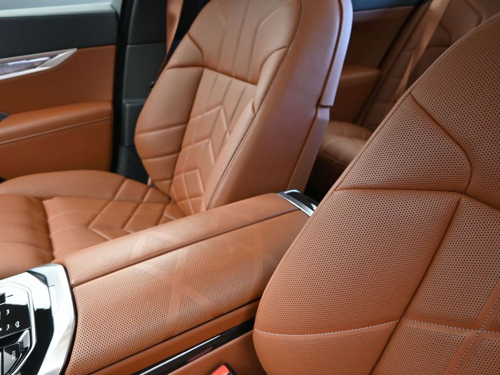 Certified 2025 BMW 740i image 14