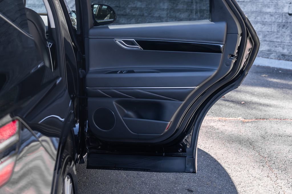 Used 2025 Genesis GV80 2.5T Standard image 15