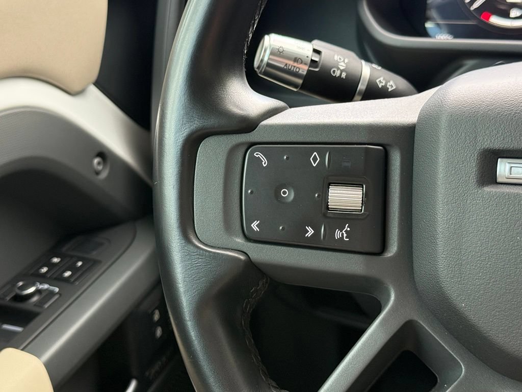 Certified 2022 Land Rover Defender 90 X-Dynamic SE AWD/4WD image 31
