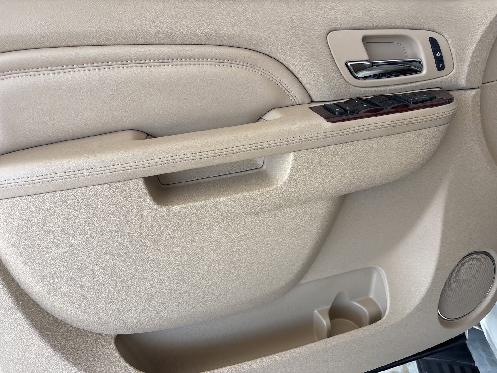 Used 2013 Cadillac Escalade Premium RWD image 13