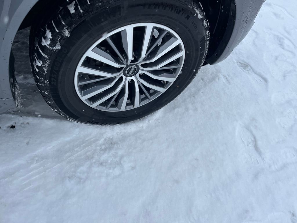 Used 2024 Nissan Armada SL image 32