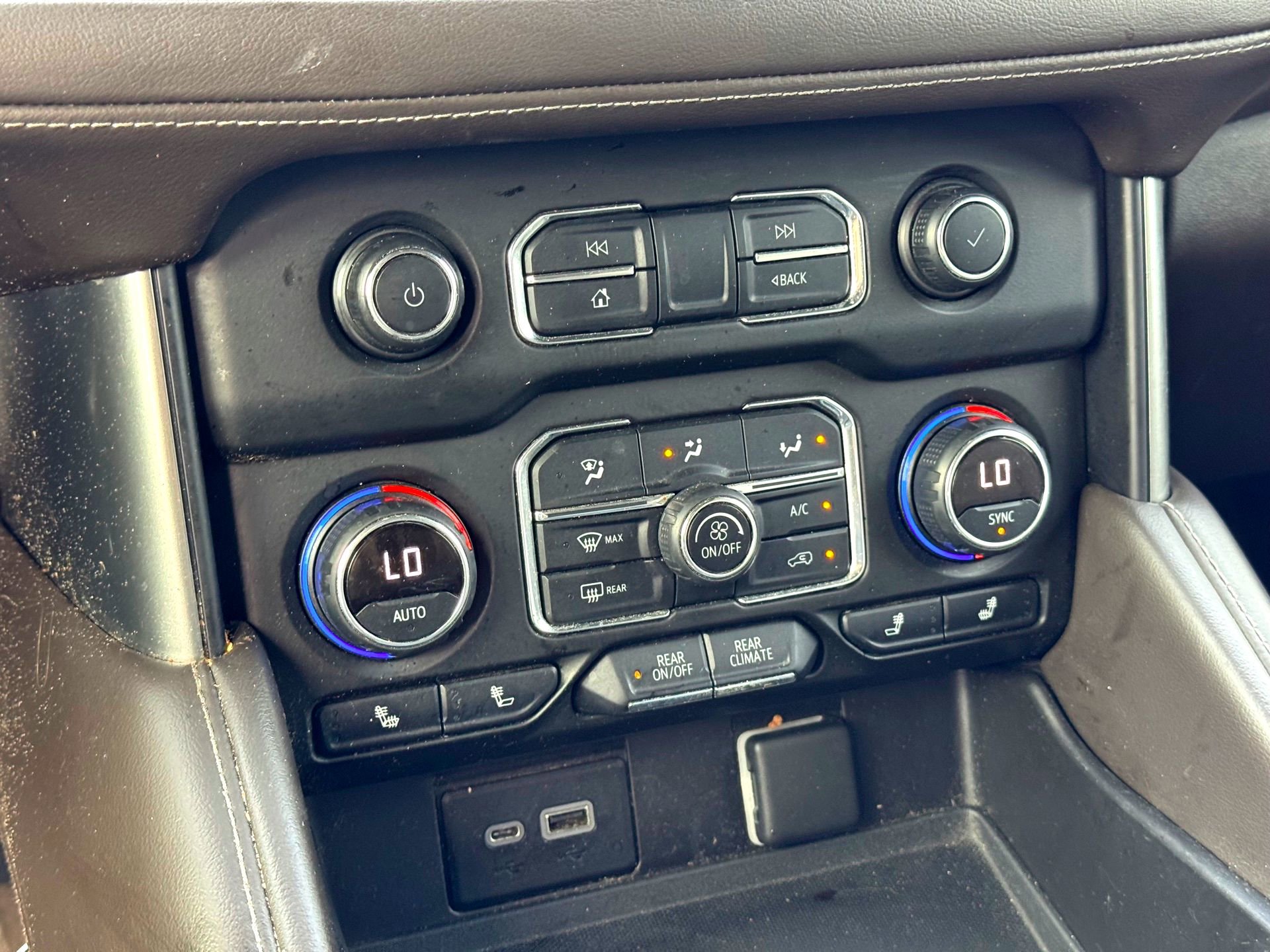 Used 2021 Chevrolet Tahoe Z71 w/ Z71 Off-Road Package image 29