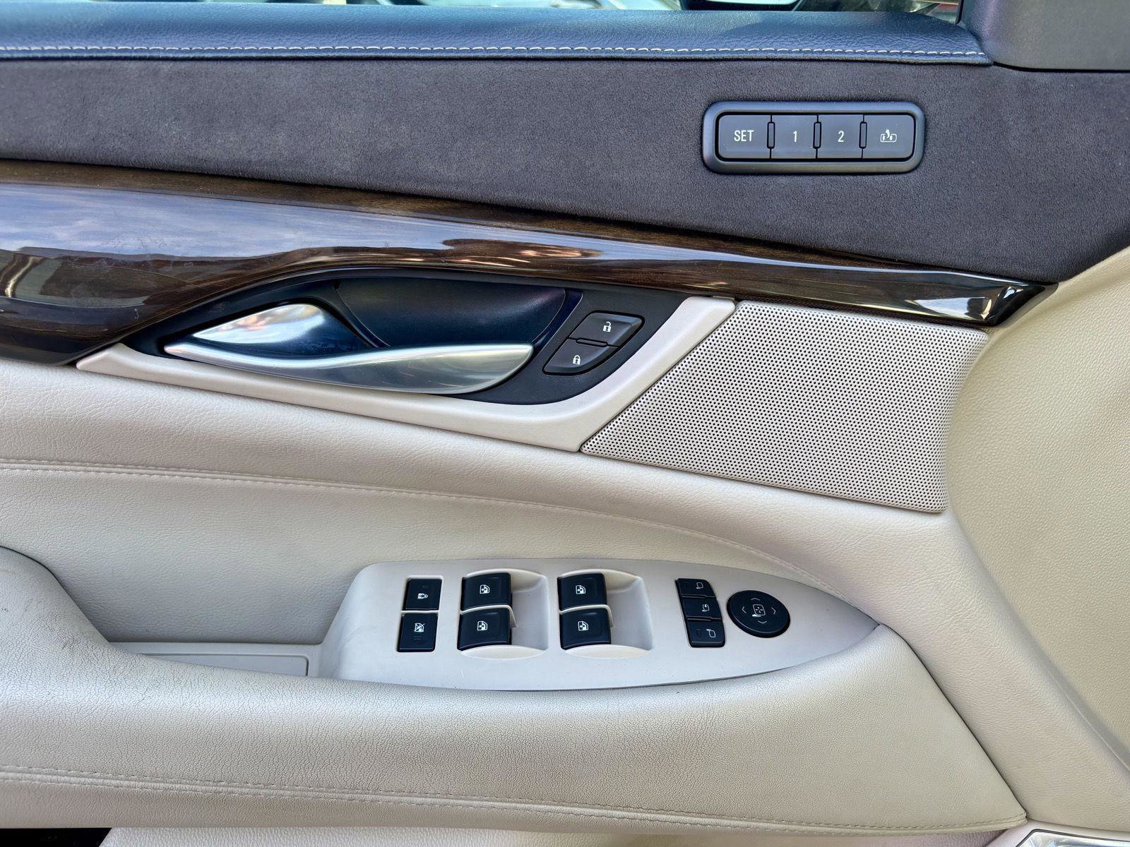 Used 2018 Cadillac Escalade Luxury image 23