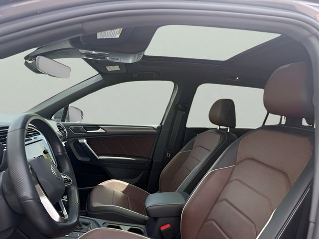 Used 2022 Volkswagen Tiguan SEL R-Line AWD/4WD image 17