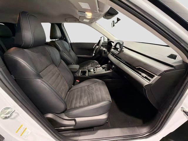 Used 2023 Mitsubishi Outlander SE image 26