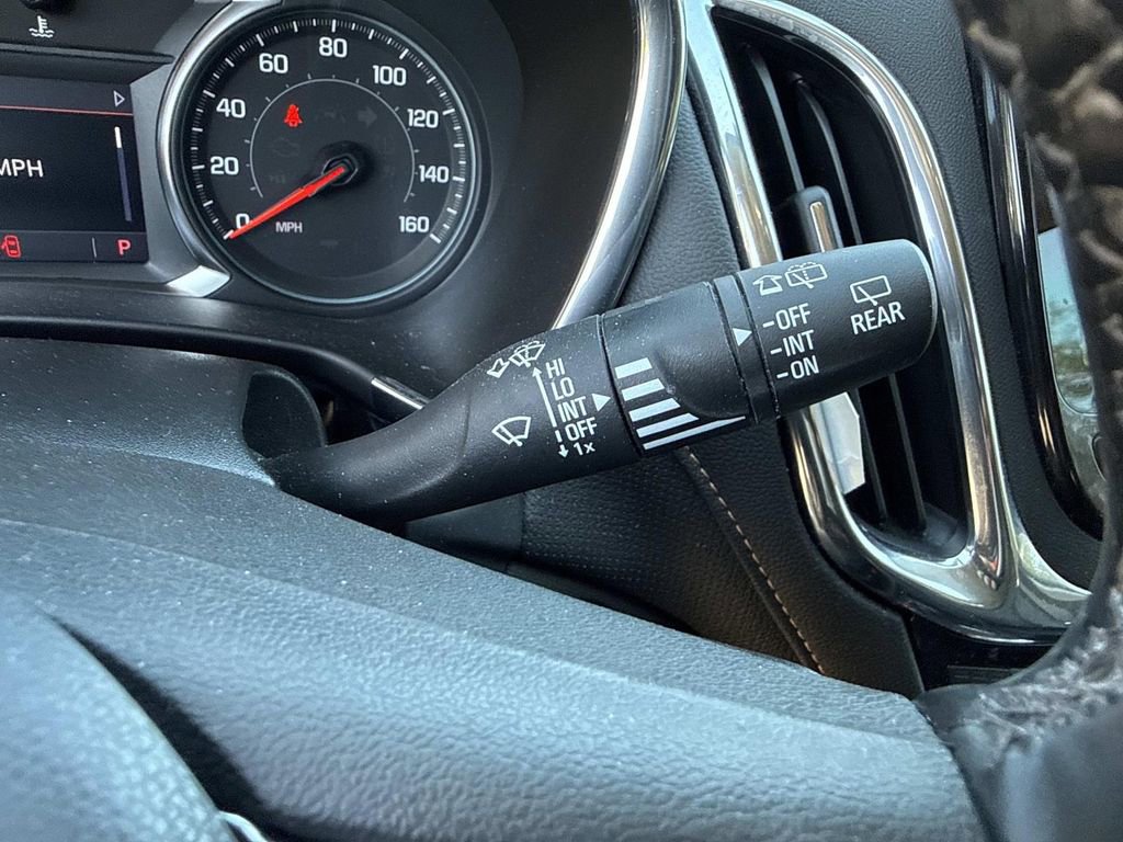 Used 2023 Chevrolet Equinox Premier image 39