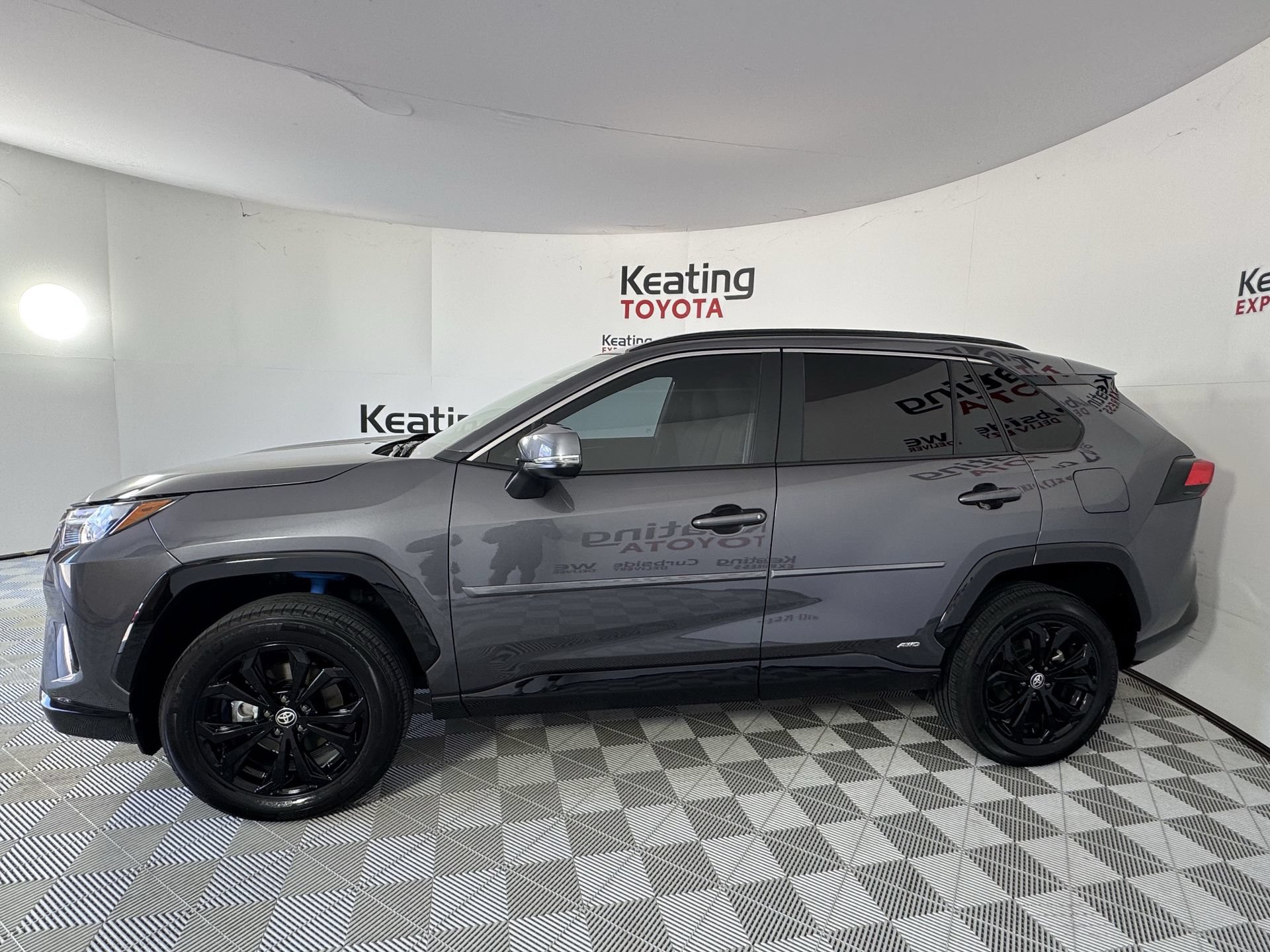 Used 2025 Toyota RAV4 SE w/ Convenience Package AWD/4WD image 8