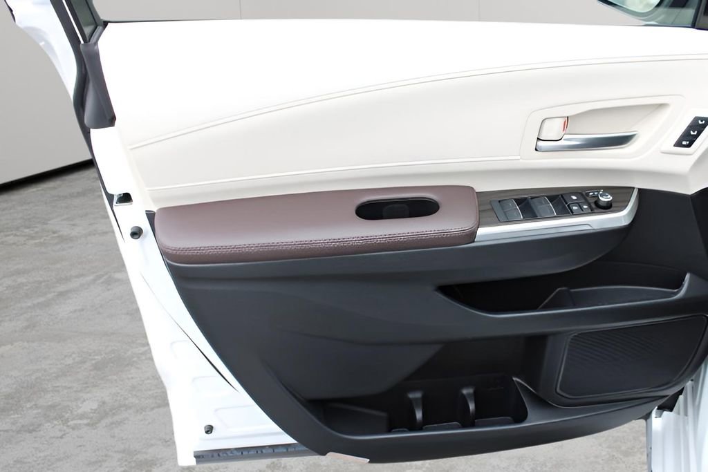 Certified 2024 Toyota Sienna Platinum image 19