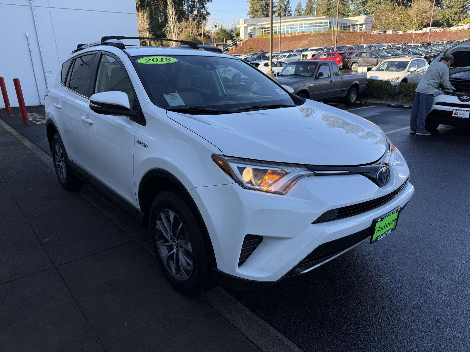 Used 2018 Toyota RAV4 LE image 6