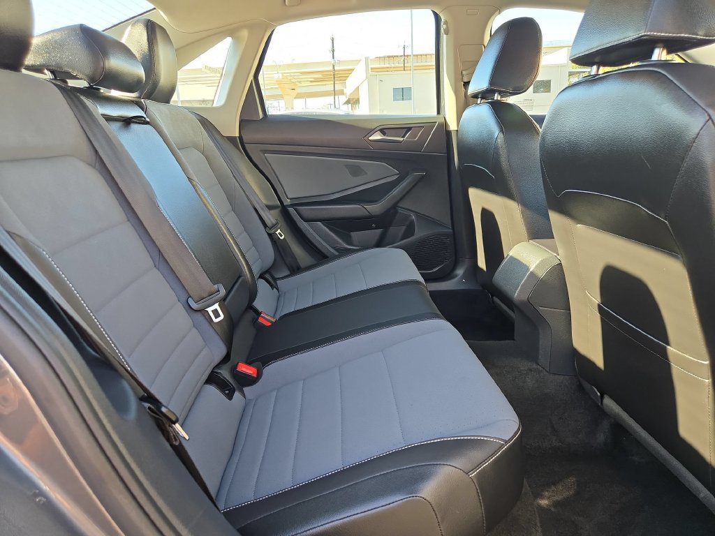 Used 2026 Volkswagen Jetta SE FWD image 31