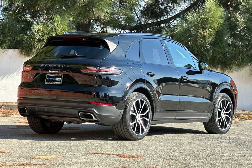 Used 2023 Porsche Cayenne image 4