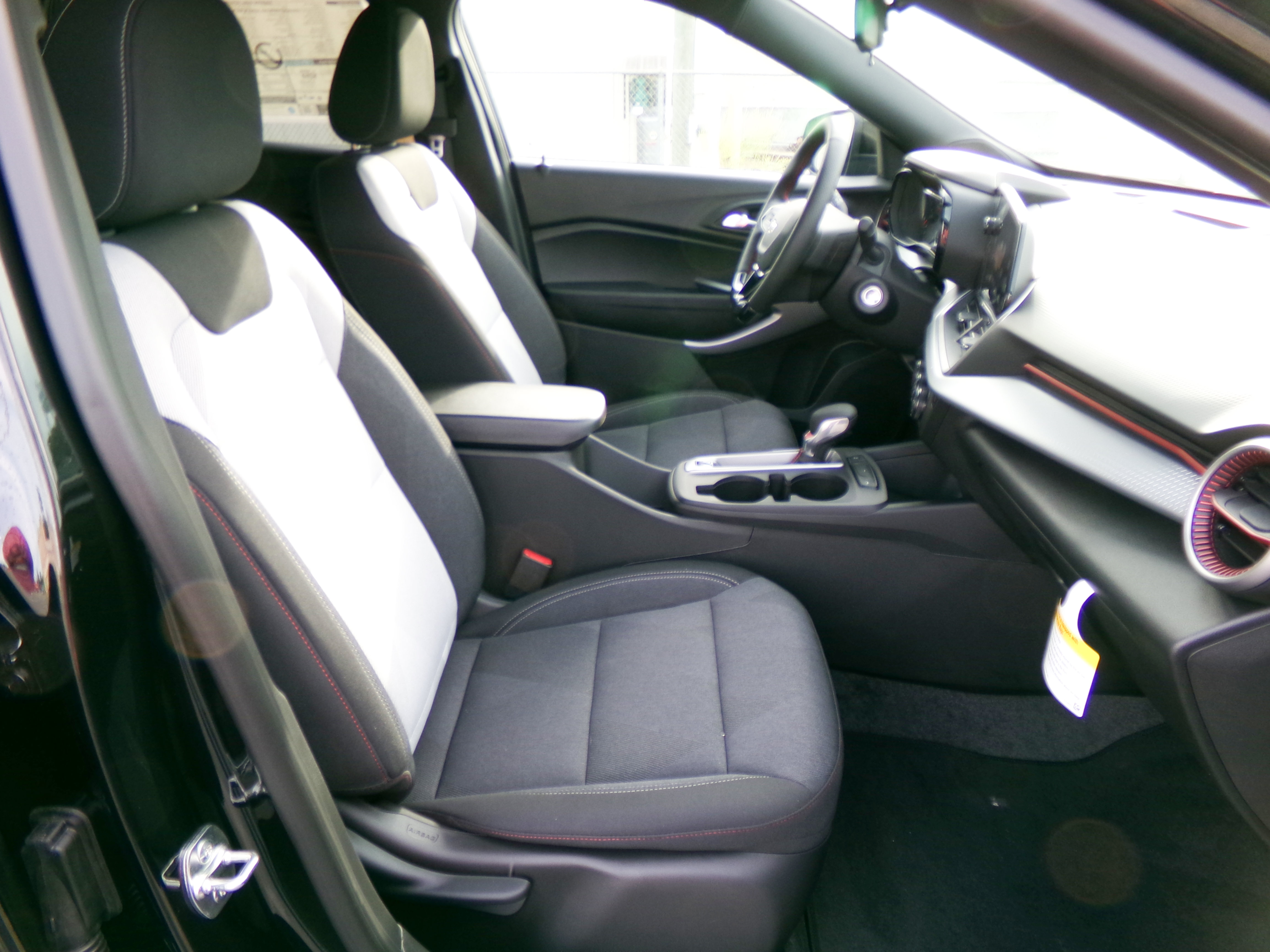 New 2026 Chevrolet Trax RS w/ Sunroof Package FWD image 15