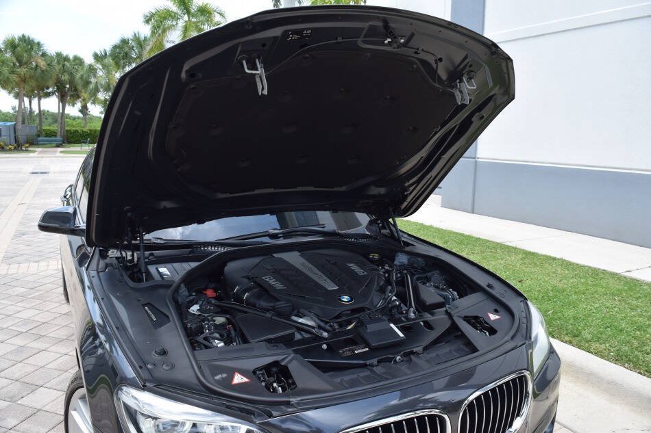 Used 2015 BMW 750i RWD image 91