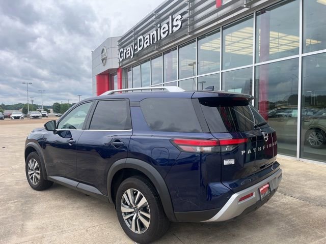 Used 2025 Nissan Pathfinder SL FWD image 3