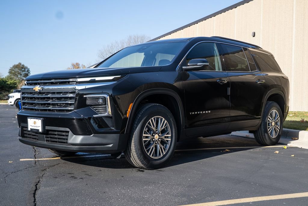 New 2026 Chevrolet Traverse LT image 3