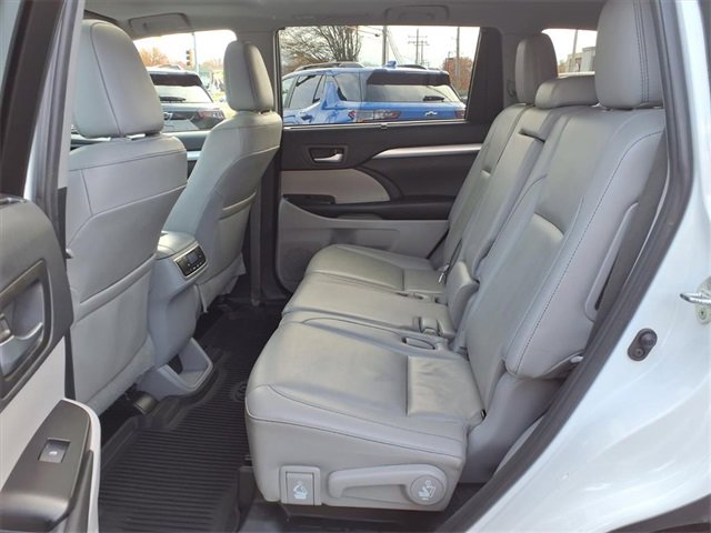 Used 2019 Toyota Highlander XLE image 16