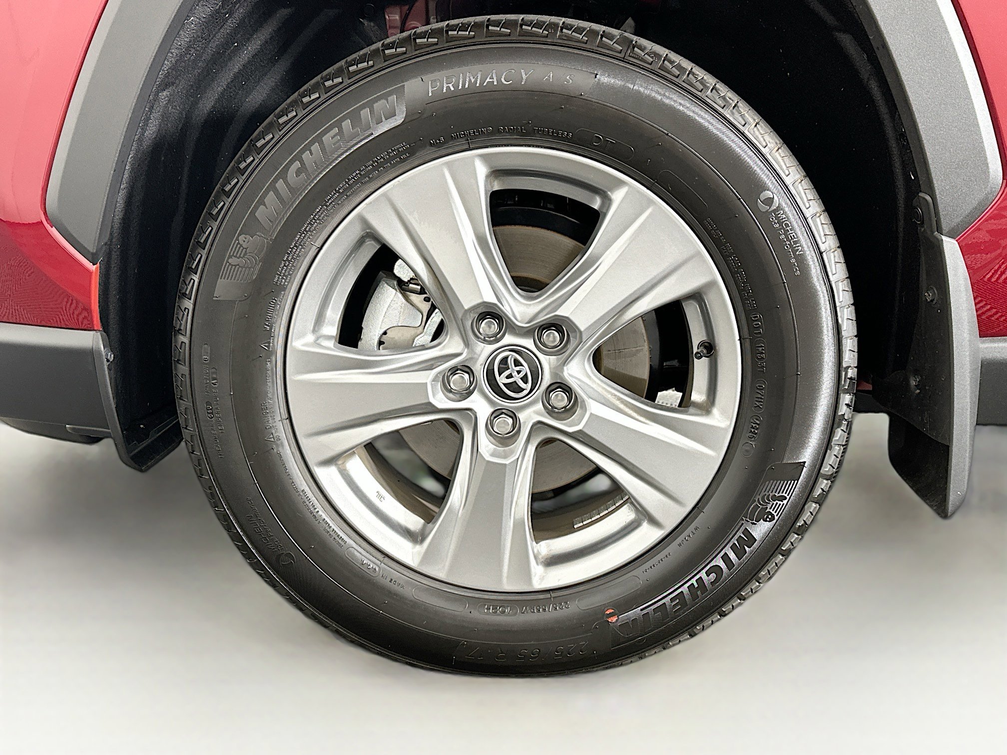 Used 2025 Toyota RAV4 XLE w/ Convenience Package FWD image 11
