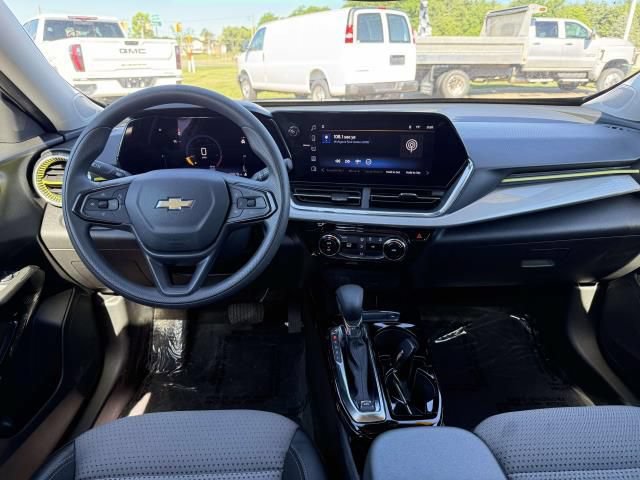 Used 2025 Chevrolet Trax LT FWD image 13
