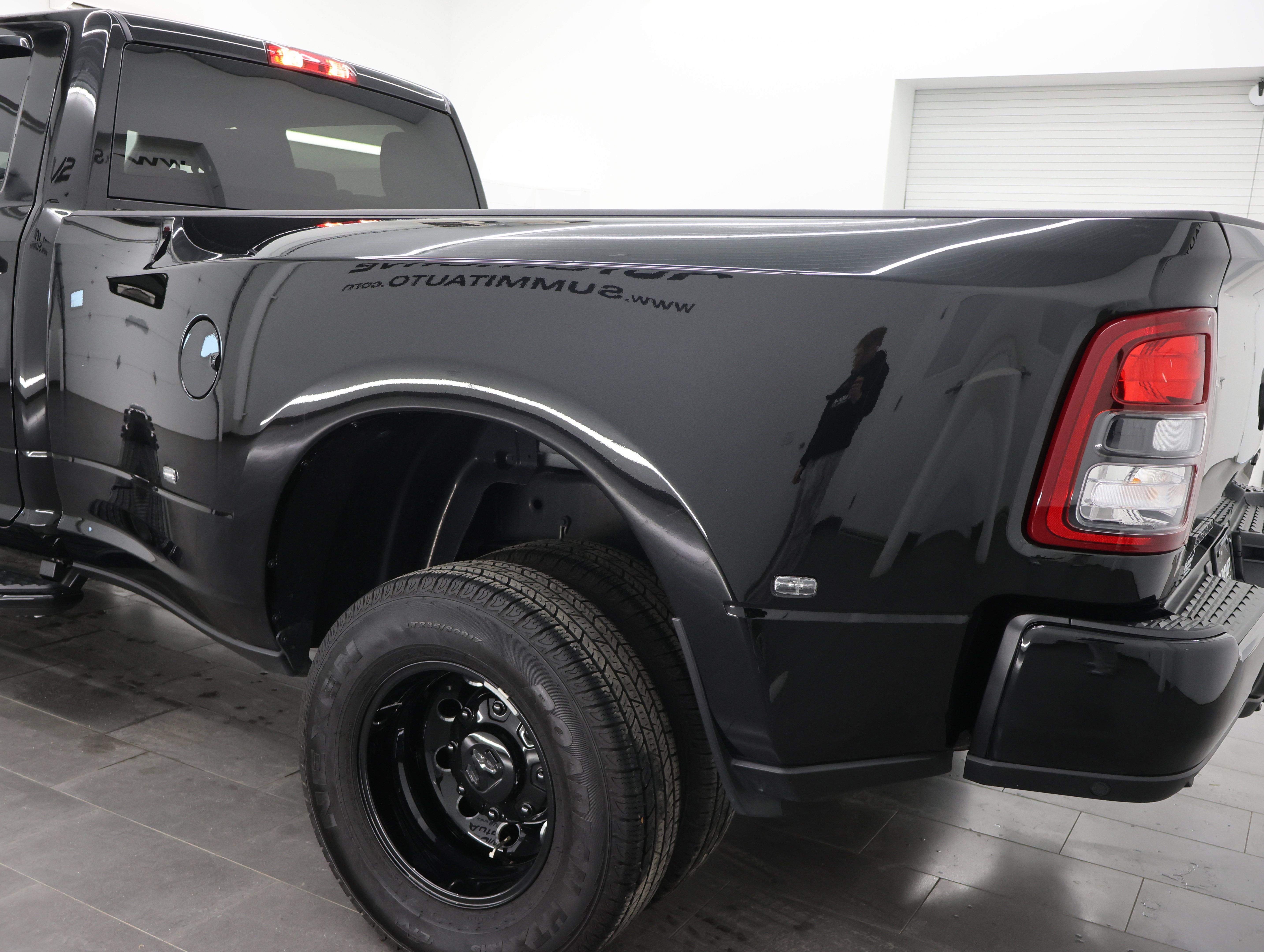 Used 2024 RAM 3500 Big Horn w/ Night Edition AWD/4WD image 30