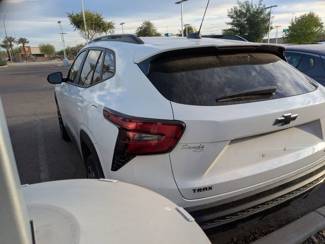 Used 2025 Chevrolet Trax RS w/ Sunroof Package image 2