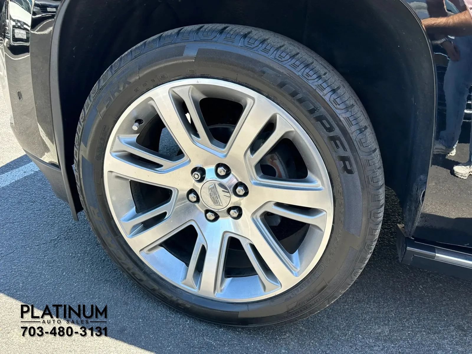 Used 2017 Cadillac Escalade ESV Premium Luxury AWD/4WD image 28