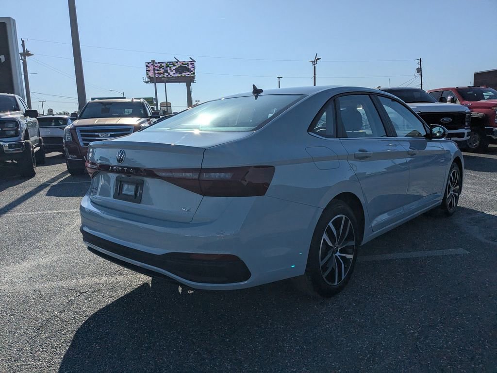 Used 2026 Volkswagen Jetta SE FWD image 3