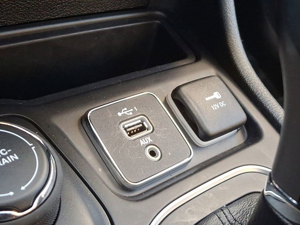 Used 2022 Jeep Cherokee Latitude Lux w/ Sun & Sound Group image 26