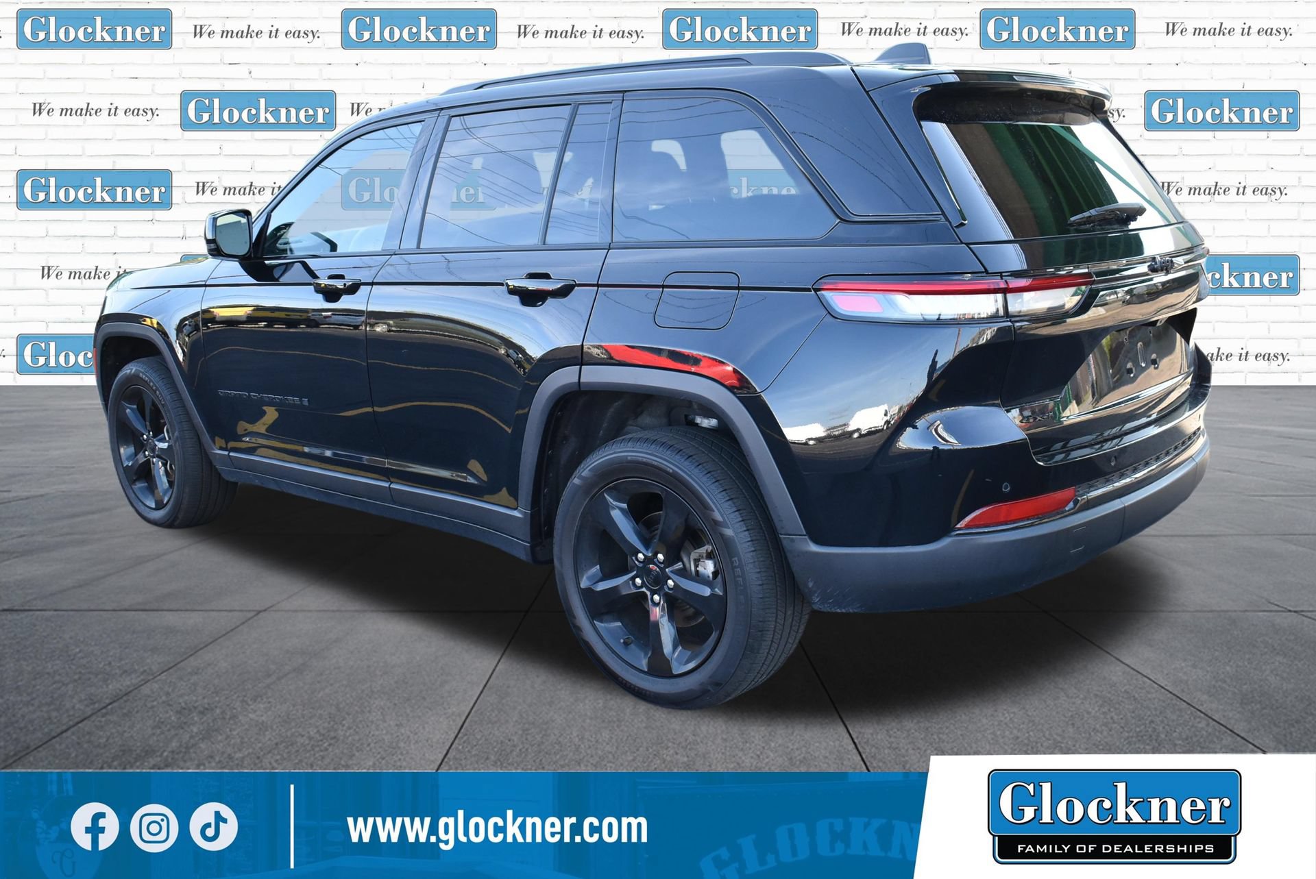 Used 2023 Jeep Grand Cherokee Altitude AWD/4WD image 8