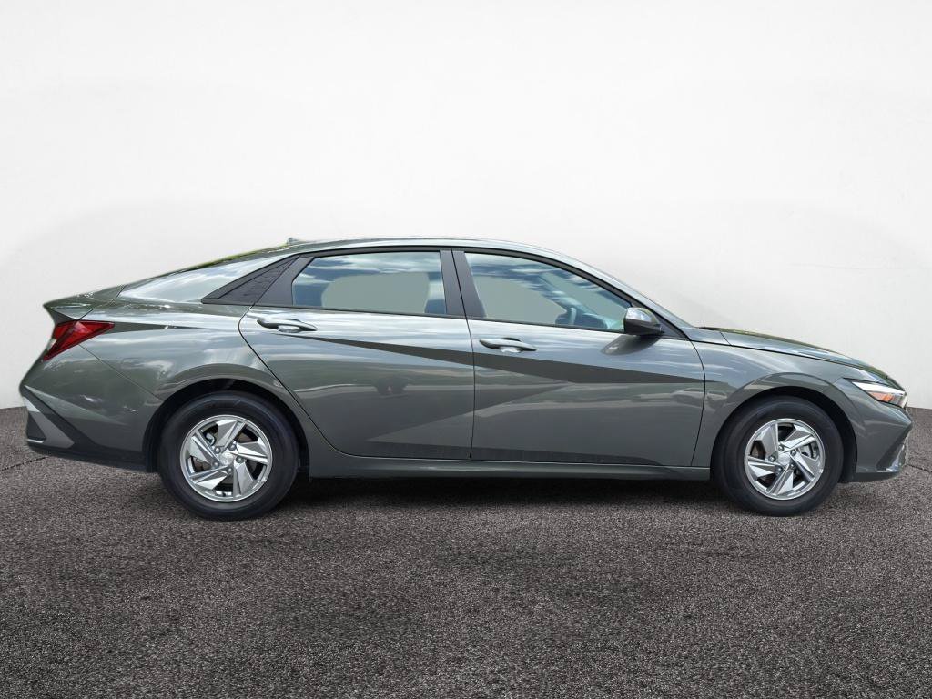 Certified 2026 Hyundai Elantra SE w/ Cargo Package FWD image 8