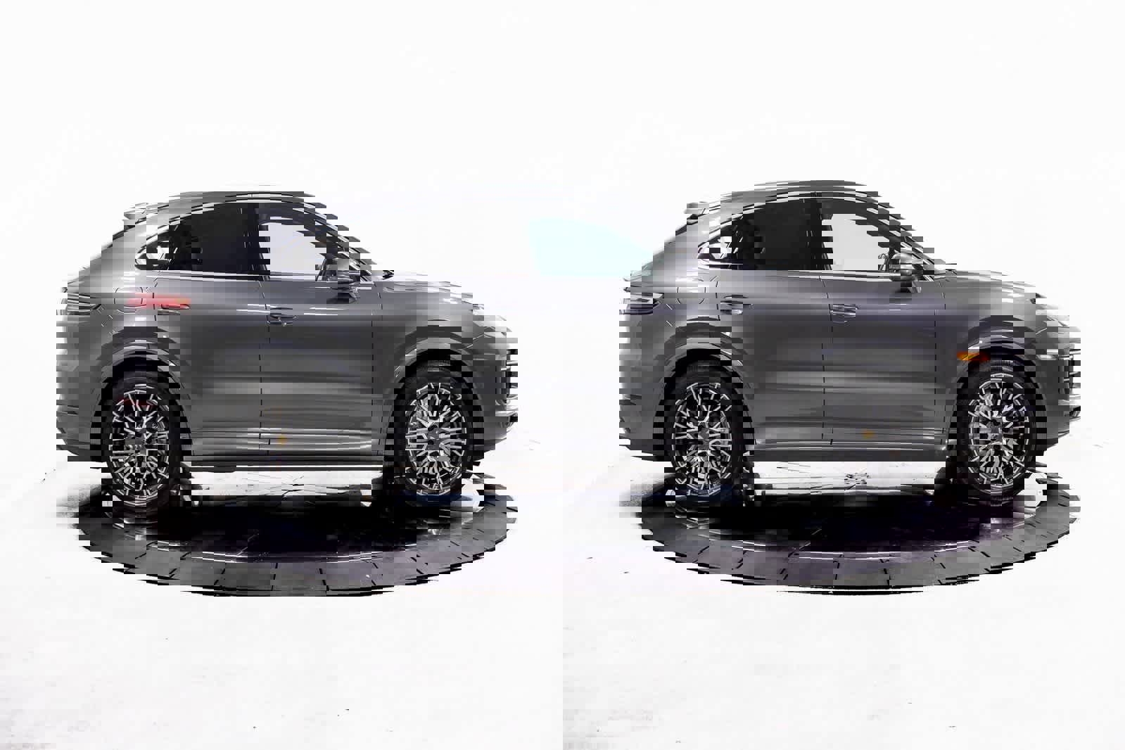 Certified 2022 Porsche Cayenne Turbo image 8