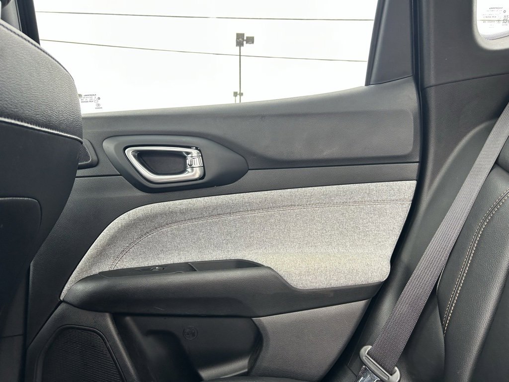 Used 2024 Jeep Compass Latitude w/ Sun and Sound Group image 29