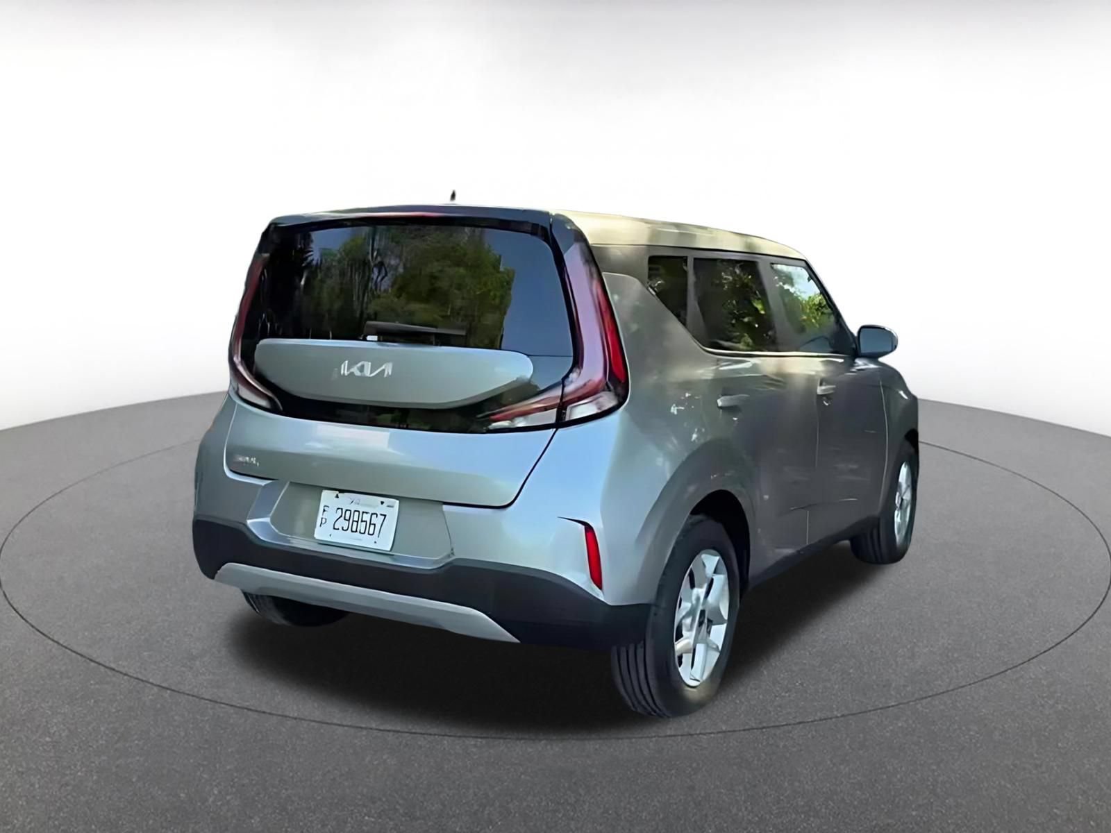 Used 2025 Kia Soul LX w/ LX Technology Package FWD image 14