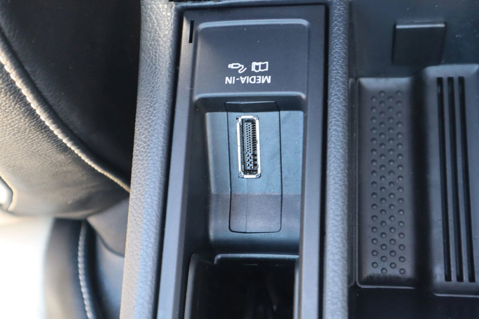 Used 2015 Volkswagen Eos Executive FWD image 25