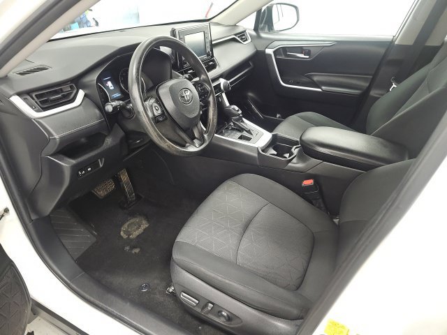 Used 2021 Toyota RAV4 XLE AWD/4WD image 14