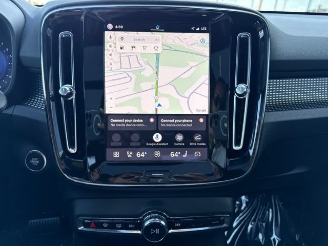 Certified 2025 Volvo XC40 B5 Plus AWD/4WD image 25