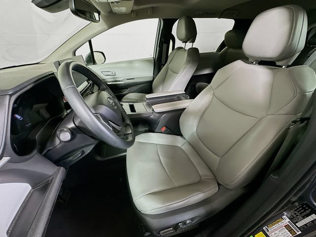 Certified 2025 Toyota Sienna XLE FWD image 12