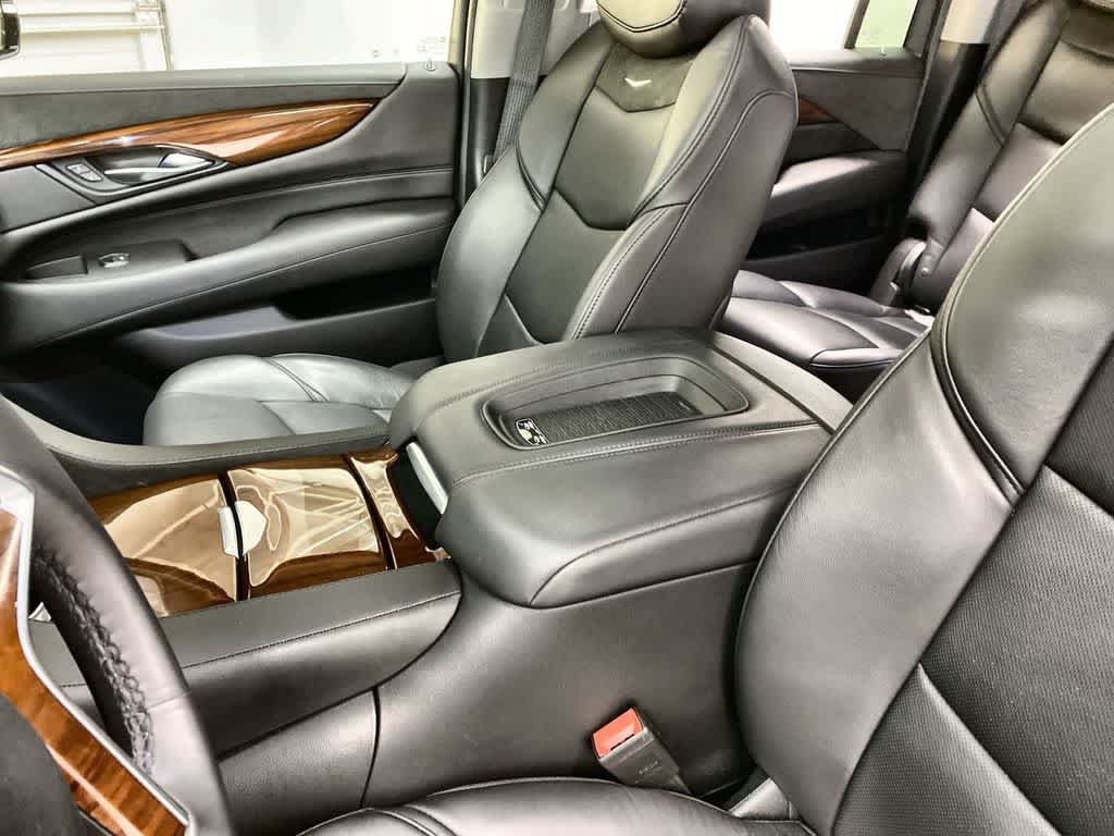 Used 2020 Cadillac Escalade ESV Premium Luxury AWD/4WD image 18