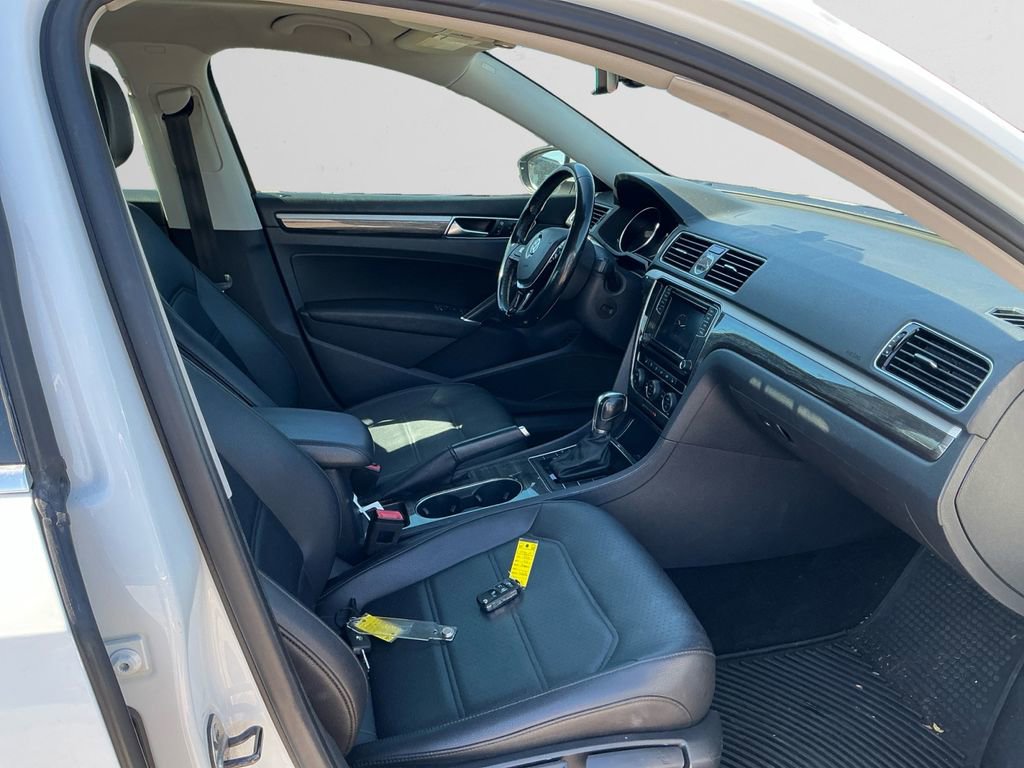 Used 2017 Volkswagen Passat 1.8T SE FWD image 15