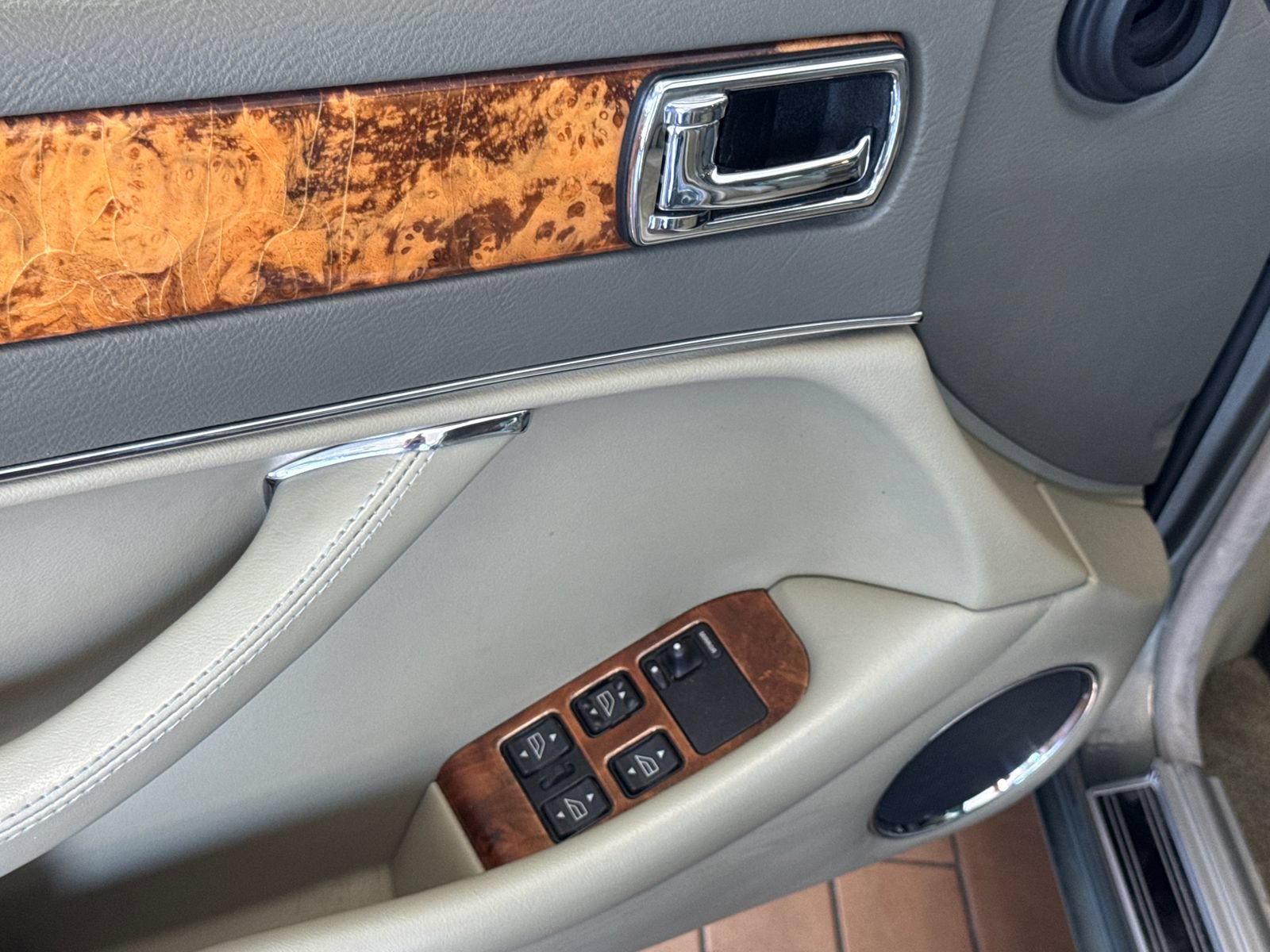 Used 1997 Jaguar XJ6 L RWD image 20