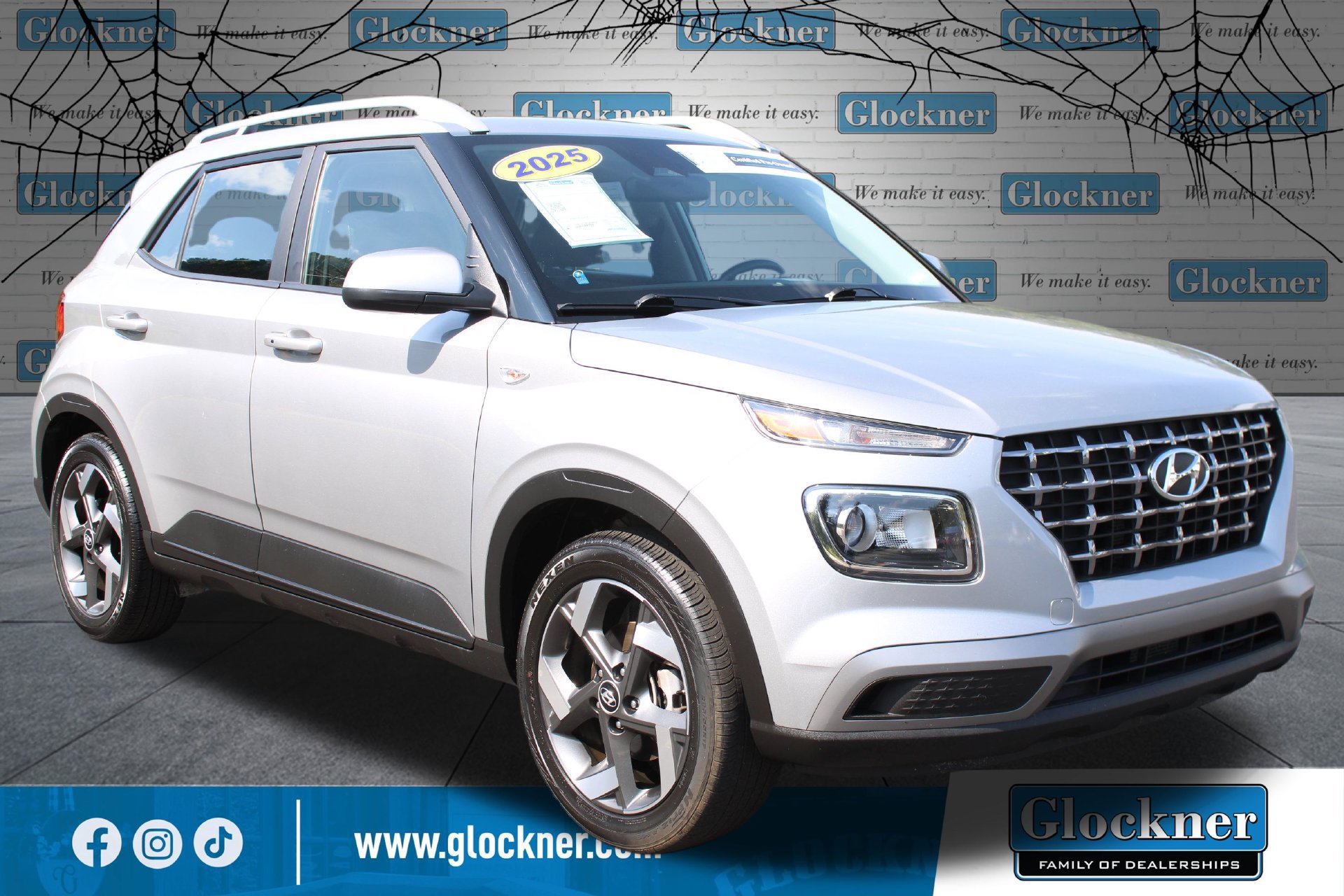 Used 2025 Hyundai Venue SEL FWD image 3