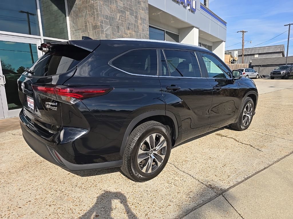 Used 2024 Toyota Highlander XLE image 30
