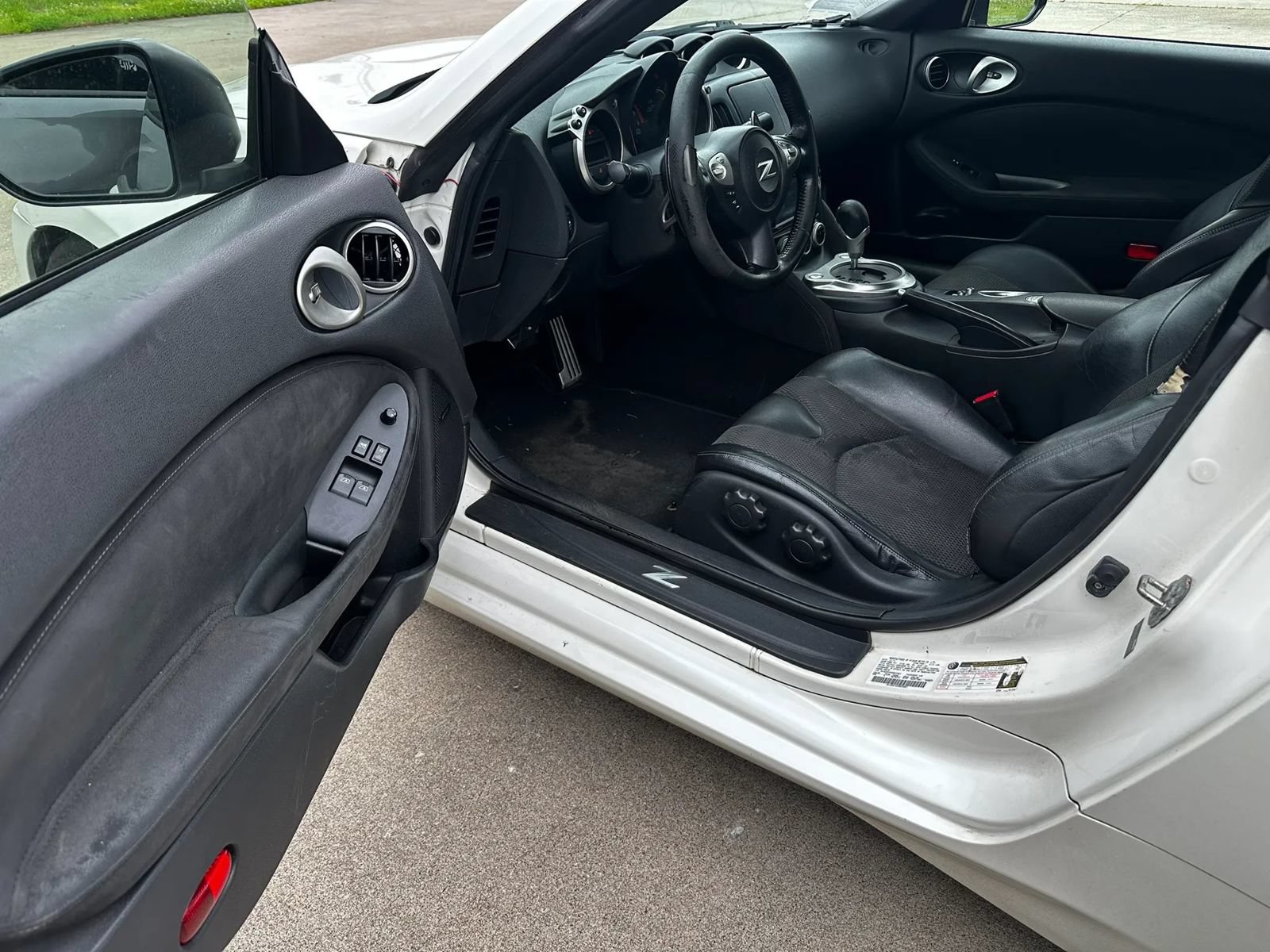 Used 2014 Nissan 370Z Touring RWD image 26