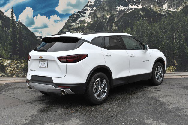Used 2024 Chevrolet Blazer LT AWD/4WD image 3